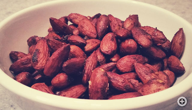 Spicy Sriracha Almonds